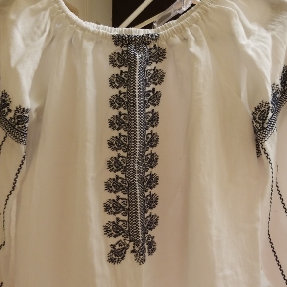 Embroidered blouse - Picture 4 of 6